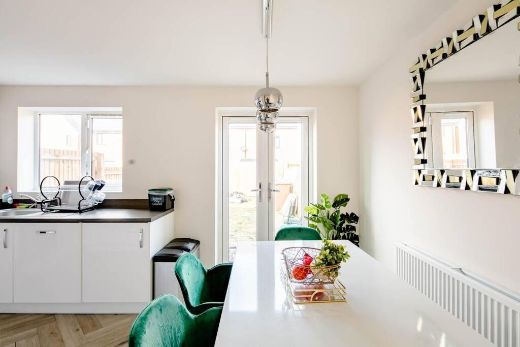 Stunning Private Room In A Home - Bathroom & Parking! Salford (Greater Manchester) Exterior foto